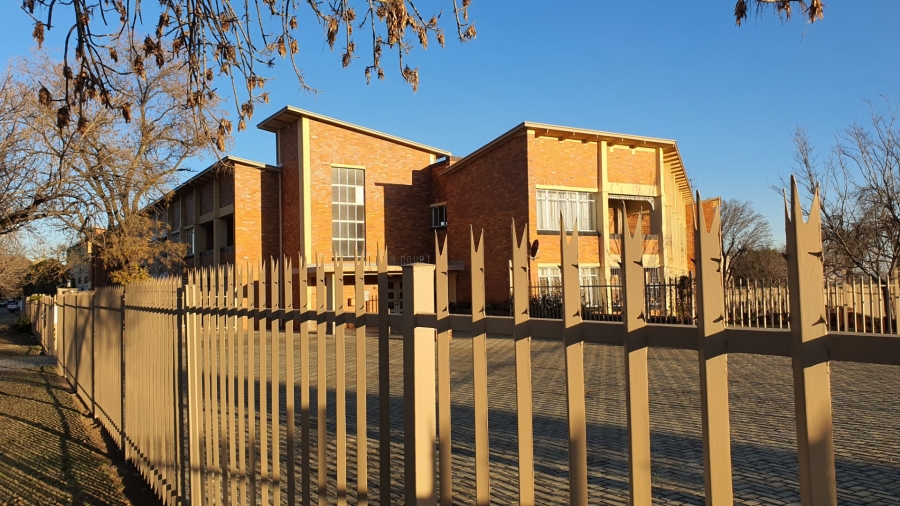2 Bedroom Property for Sale in Kroonheuwel Free State